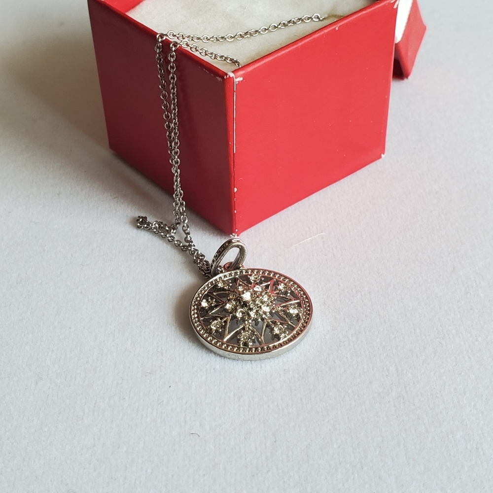 AVON Snowflake Necklace In Red Signiture Box